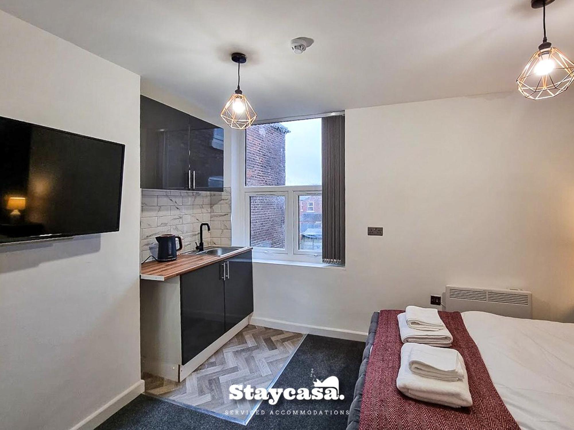 Delightful Spacious Haven With Large Driveway Manchester Bagian luar foto